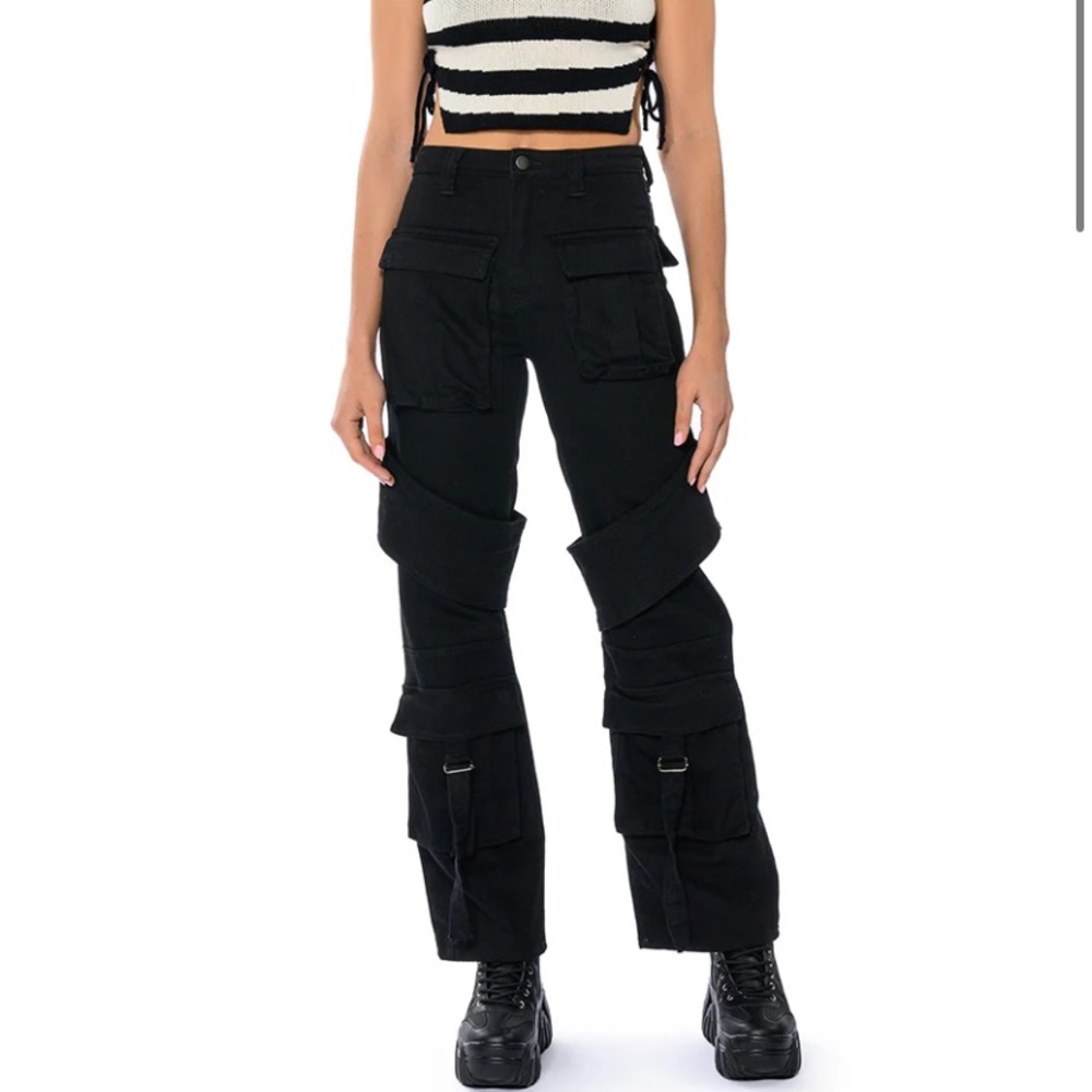 Akira cargo pants size 5
